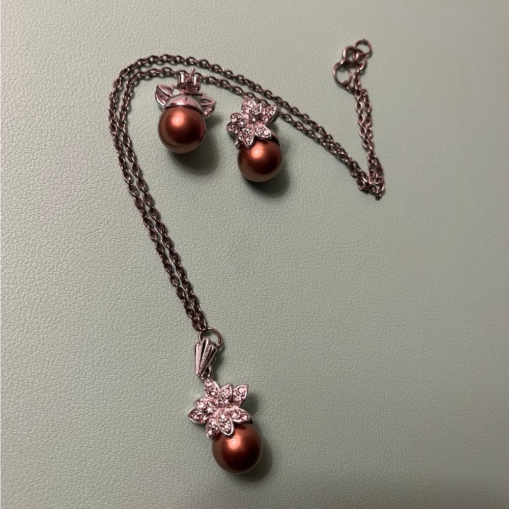 Brown Pendant Necklace with Matching Earrings
